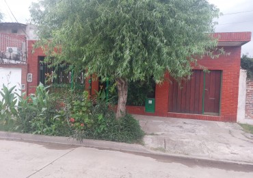 Excelente Casa 4 amb. en Gonzalez Catan 
