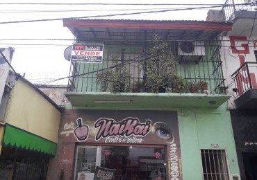 PROPIEDAD MULTIFAMILIAR, DOS LOCALES, UN DEPARTAMENTO Y UNA CASA EN PLANTA ALTA